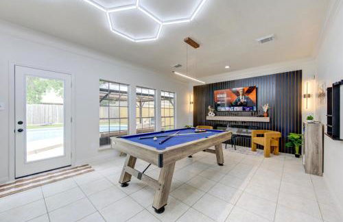 Amazing Getaway Home - 4 Bedrooms 2,5 Baths - West Houston, Katy, Richmond - Huge Pool, Mini-Golf, PingPong, Billards, BBQ, Katy Asian Town, Typhoon Waterpark, King Bed - Foto 30