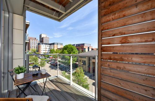 The Vizion serviced apartments from Pincott Properties - free parking, private balcony, and WiFi - Photo 47