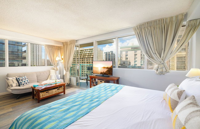 Cozy Studios at Aloha Surf Close to Waikiki Beach - Photo 14