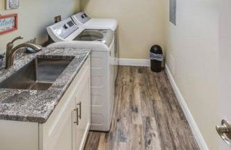 Spacious Home With Heated Pool! Sleeps 15! Billiard table! - Foto 18