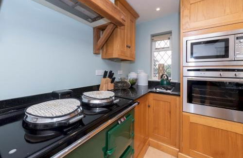 Luxurious Country House with Cinema Games Room - Pass the Keys - Photo 12