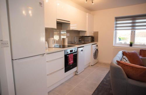 Walnut Flat, 2-Bedroom with Ensuite - Parking, Netflix, WIFI - Close to Oxford, Bicester & Blenheim Palace - F4 - Photo 4