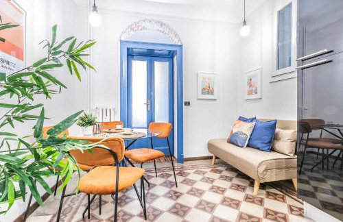 Elegant City Center Flat 5 Guests - M1 Metro - Fast Wi-Fi - AC & Balcony - Photo 6