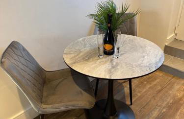 Cedar Barn - Nantwich, with Hot Tub - Foto 7