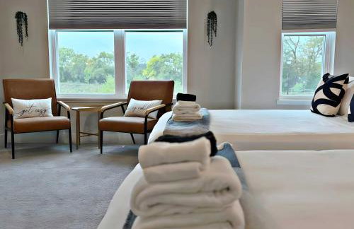 Modern 4BR Townhouse with Parking & Lake Views - WVille rep 4 - Foto 15