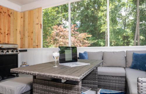 Kernersville King Beds Hot Tub Arcade Firepit - Photo 10