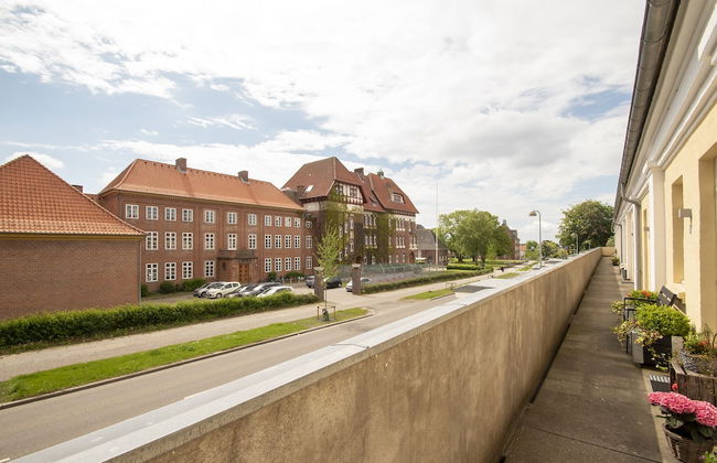 Exclusive 2 Bedroom Apartment - Photo 3