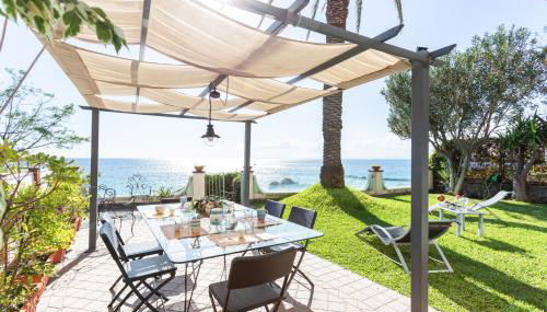 GuestHost - Penelope Seaview Apartment - Foto 1, Garden