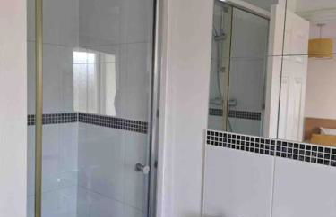 Spacious 4 Large Bedrooms Thurrock Grays 3 baths 1 ensuite Netflix Free Parking - Foto 43