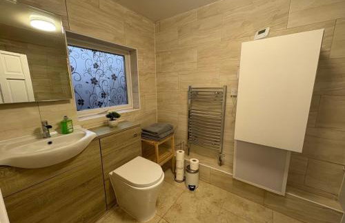 2 Bed Flat - Sleeps 3 - Parking - Wifi - Foto 3