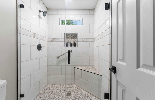 Fireside Fun by Avantstay Sleeps 18 Waterfront + Pool - Foto 28