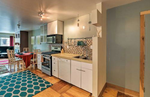 Walk to Town and Coast Anchorage Condo with Fireplace - Foto 10