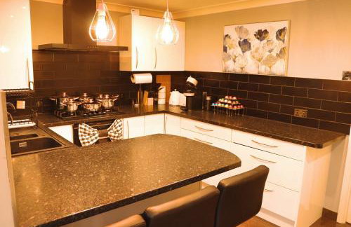 Heathrow Modern House with Parking & Fast WiFi - Foto 43