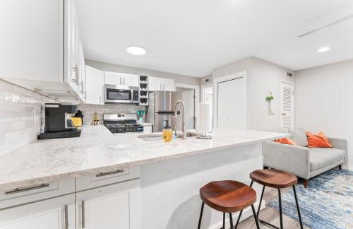 Prime West Downtown Studio and 1BR Suites w Free Parking, Washer, and Dryer - Foto 13