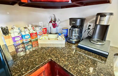 Comfy King Bed Townhouse with Outdoor Sitting Area - Foto 17