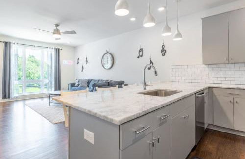 6 Bedroom Quiet Townhome! 6min to Airport & 15min to Downtown! - Foto 11