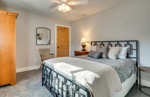 Private Hot Tub, Steps to Main St Saluda Retreat - Foto 26