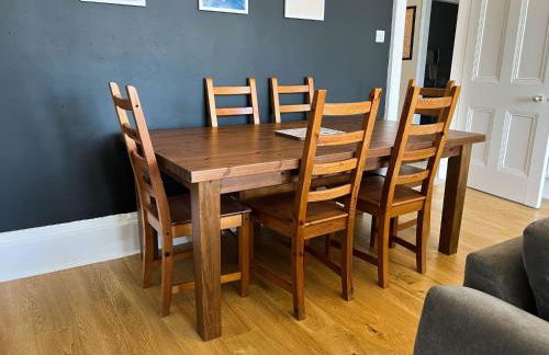 A Spacious Flat with Character - Private Car Space - Foto 16