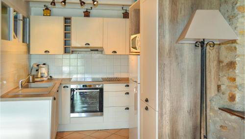 2 Bedroom Lovely Home In Roquebrun - Foto 3