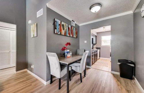 Serene 2BD Condo South Irving I18 - Foto 10