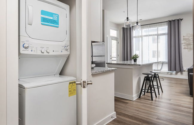 Spacious 2BD With Private Balcony and Free Parking 2 - Foto 53