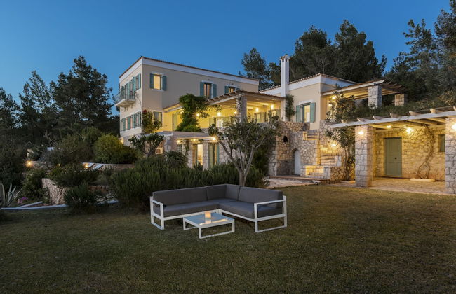 Electra Beachfront Villa - Photo 1