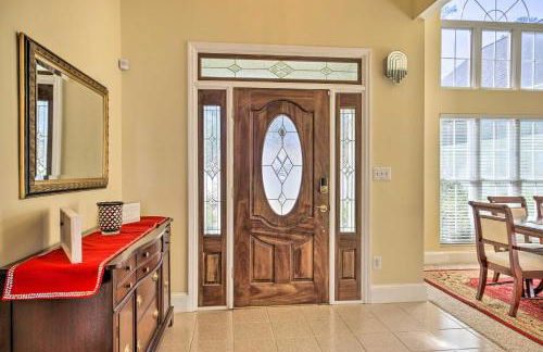 Luxe Lake House with Pool and Dock on Deep Water Cove! - Foto 6