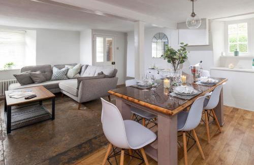 Hurst Cottage - Photo 3