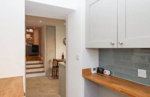 The Cottage on The Square - Photo 14