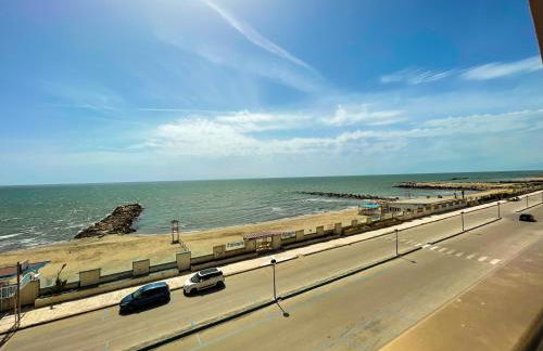 Demetra Seafront Apartment - Parking & Pool - Foto 14