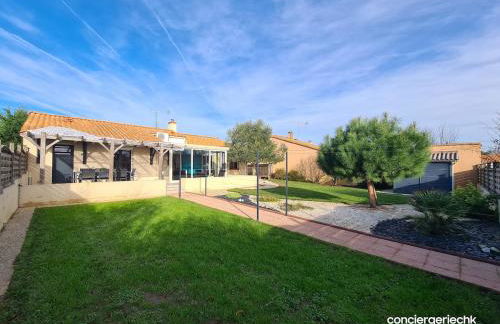 Le Donjon charmant gîte avec jardin et terrasse proche du Puy duFou - Photo 1