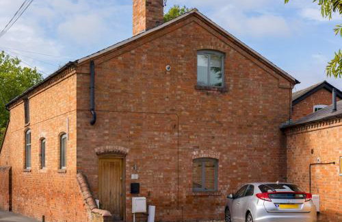 CV37 9HF The Tack Room Shottery · Charming 1Bed in Shottery with secure Parking Pass The Keys - Photo 6