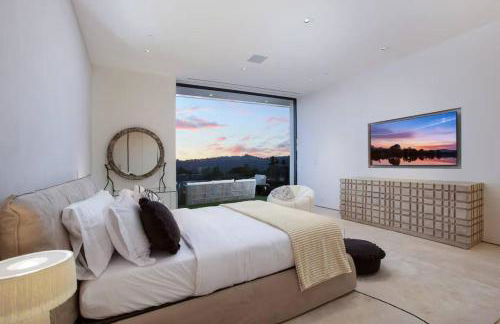 Ultra-Luxurious BH Estate with Pool, Theatre, Views - Foto 68