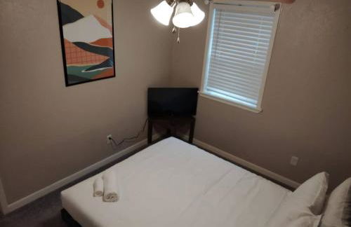 1700 SQFT Baytown Comfy Corporate Budget Oasis - Foto 12