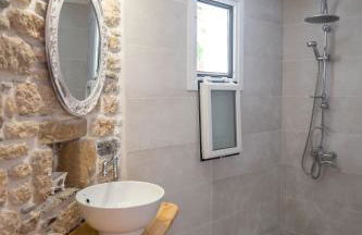 Anastasia Traditional House - Photo 19