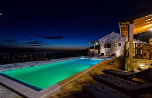 Villa Falcon Rook - Photo 15