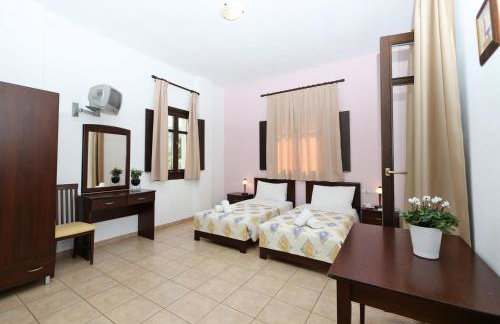 Palirria Hotel & Studios - Photo 10