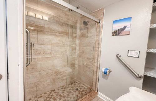 Spacious house- Deep Water Dock Pool Golf Cart Rental available - Foto 37