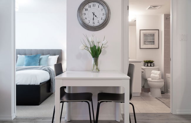 Modern Condo in Financial District - Photo 30