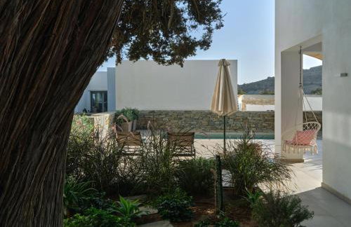 Private Luxury Scarlet beachfront villa, Molos, Paros - Photo 42
