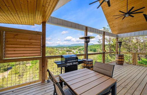 TN Whiskey Cabin- Lake and Mtn Views- Covered Deck- Game Room- Pool Table- Pets - Foto 32