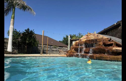 Backyard Oasis in Brownsville! - Photo 29