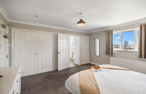 Stylish 5-Bedroom House, Accommodates 10, Fast Wi-Fi & Private Garden - Foto 32