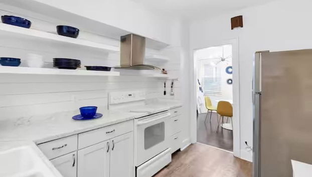 Gather Around the Mid-century Table at a Tranquil Haven - Foto 2, Habitación