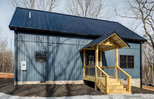 Serene Couples Getaway with Mtn Views in Bedford! - Foto 23