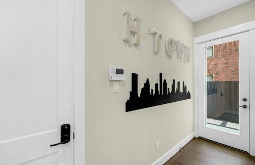 Gray Lux Hse 3BR 3 and half Ba MedCenter DownTWN HotTub - Photo 37