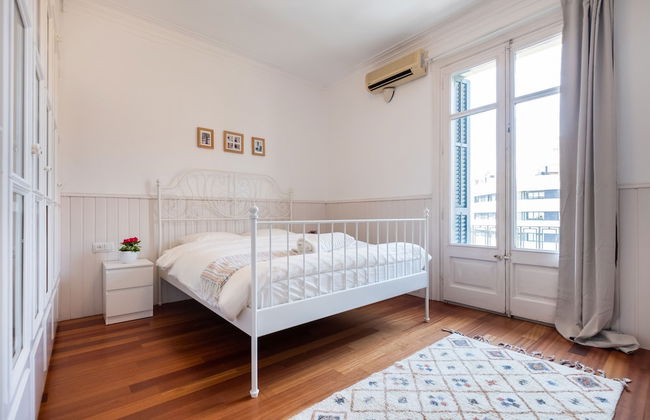 Stunning 4BR Apart in Sagrada Familia - Photo 16
