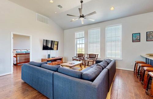 4-Bedroom Spacious Home with Guest House & Pool, Located on 9 Acres of Land - Foto 9