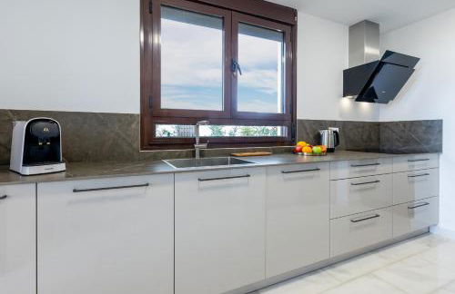 VILLA WITH 4 BEDROOMS AND PRIVATE HEATED POOL - Foto 8