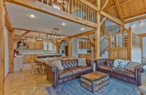 Custom Waterfront Lodge, 4 bed, 4 Bath, Sleeps 12! - Foto 5